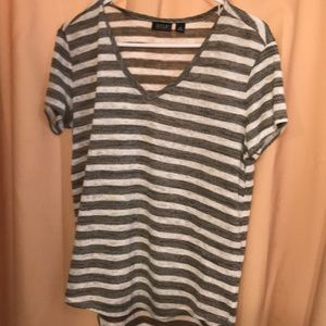Green and white striped shirt sleeve shirt